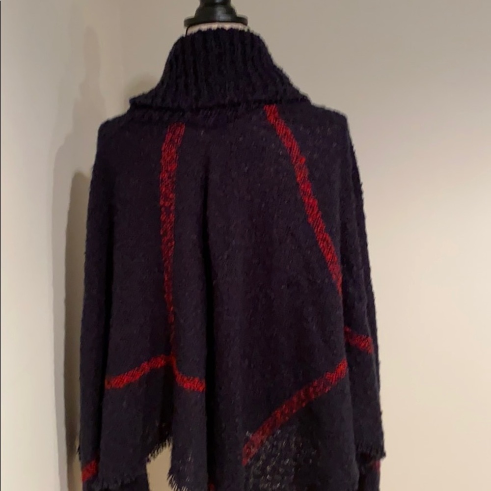 Cape - Picture 2 of 3